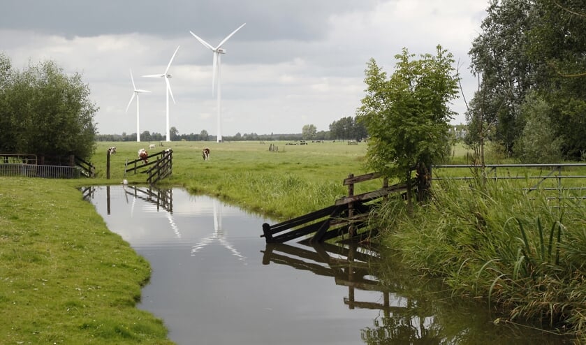 <p>• De windmolens bij bedrijventerrein De Copen in Lpik.</p>