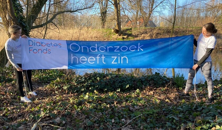 <p>Anique en Anneloes hopen zondag een zo hoog mogelijk bedrag bij elkaar te lopen.</p>