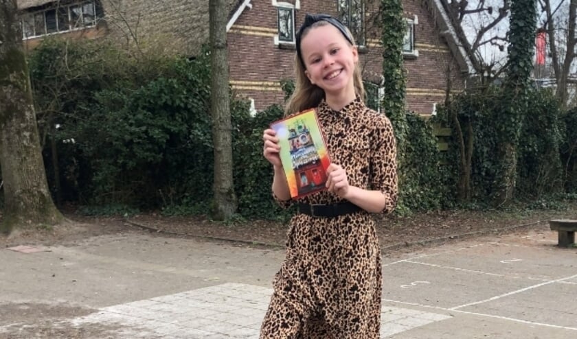 <p>De jury riep Tess unaniem tot winnaar. Een van de juryleden vergat zelfs even het juryformulier in te vullen toen zij aan het voorlezen was. Zo spannend was het. <span class="Fotocredit" cstyle="Fotocredit" style="color: rgb(0, 0, 0);">Ingezonden foto</span></p>