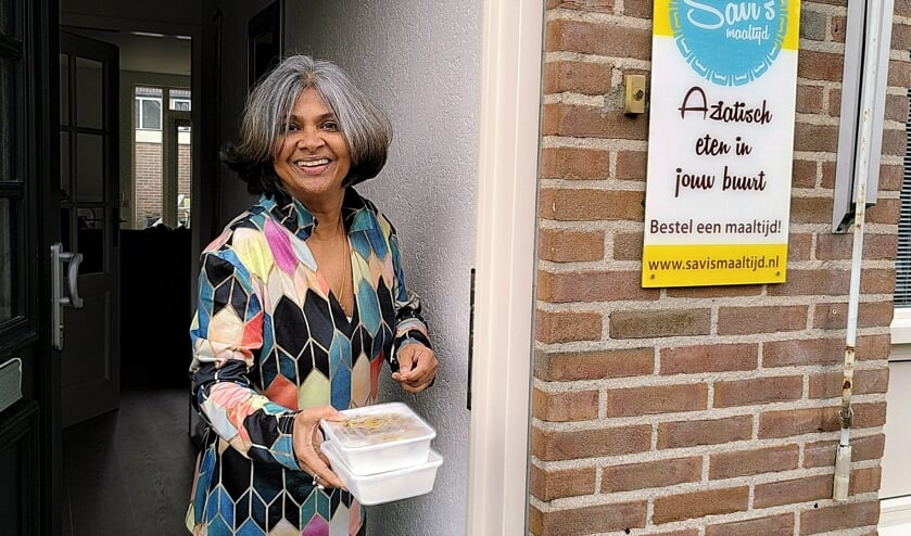 <p>• Savithri Kotelawala in de voordeur van haar woning in Everdingen. </p>