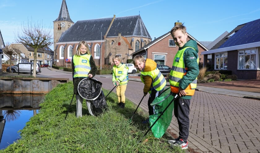 <p>• Ook kinderen traden zaterdag toe tot de Plastic Guerilla.</p>
