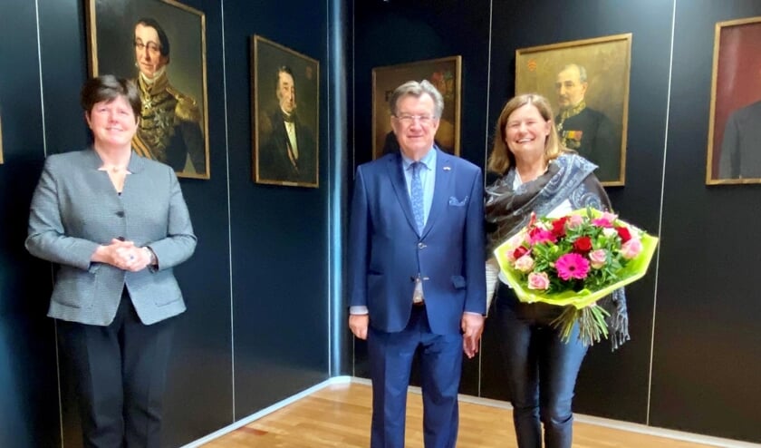 <p>Commissaris va de Koning Ina Adema en Henk en Lilian Hellegers.</p>