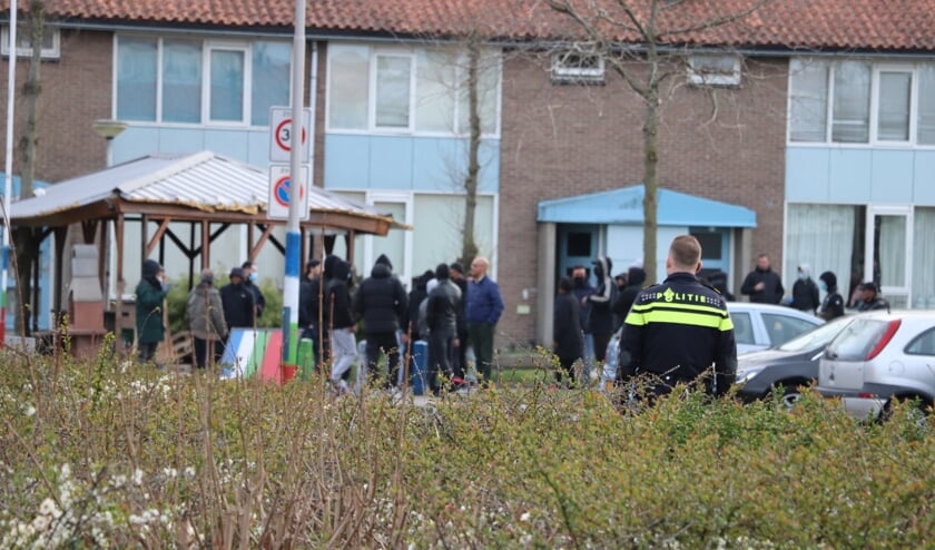 <p>• Onrust op het Tamarindeplein in Leerdam.</p>