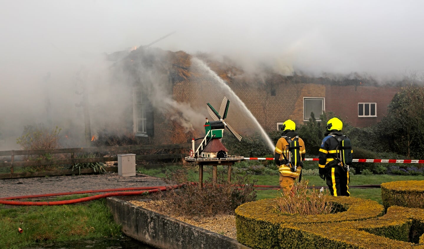 • Brand in boerderij Brandwijksedijk.