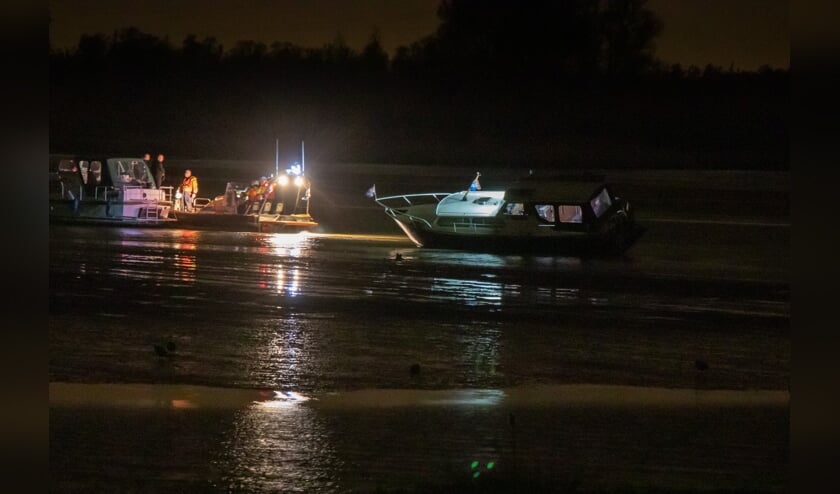 <p>• Kajuitbootje loopt vast op de Noorderklip.</p>