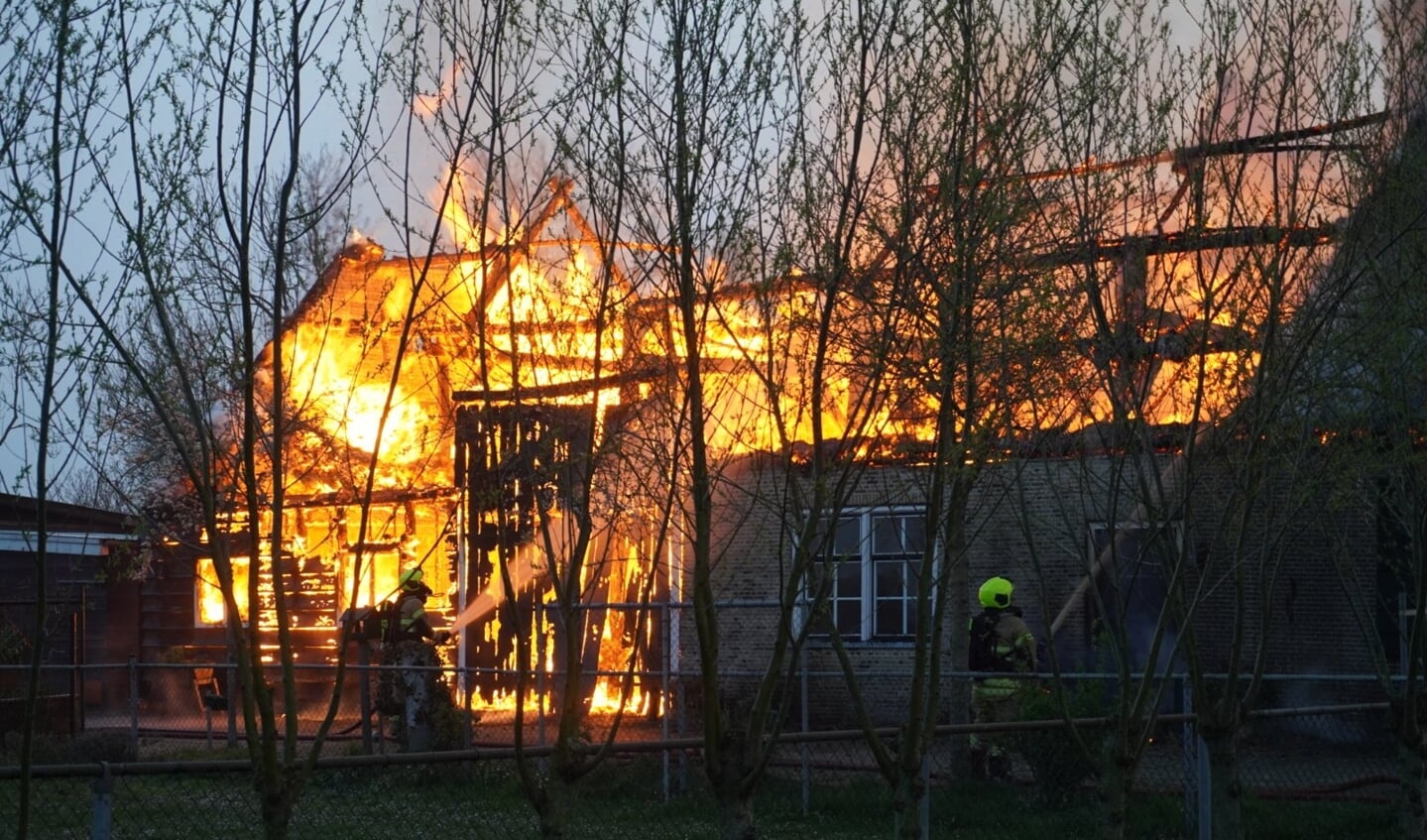 • Uitslaande brand in een woonboerderij aan de Brandwijksedijk  in Brandwijk.