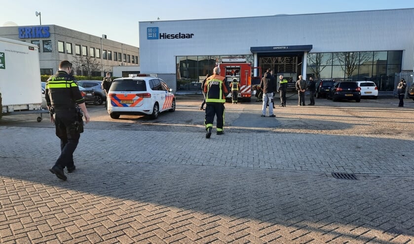 • Brandweer en politie zijn ter plaatse.