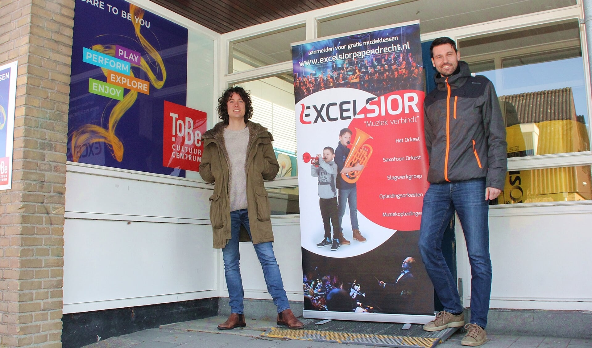 • Sjoerd van Lee van ToBe (links) en Rutger Tromp van muziekvereniging Excelsior.
