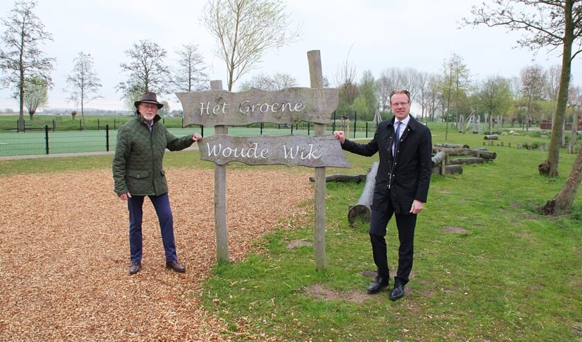 • Wim van der Hoeven (links) en Peter Verheij bij natuurspeeltuin Het Groene Woude Wik.