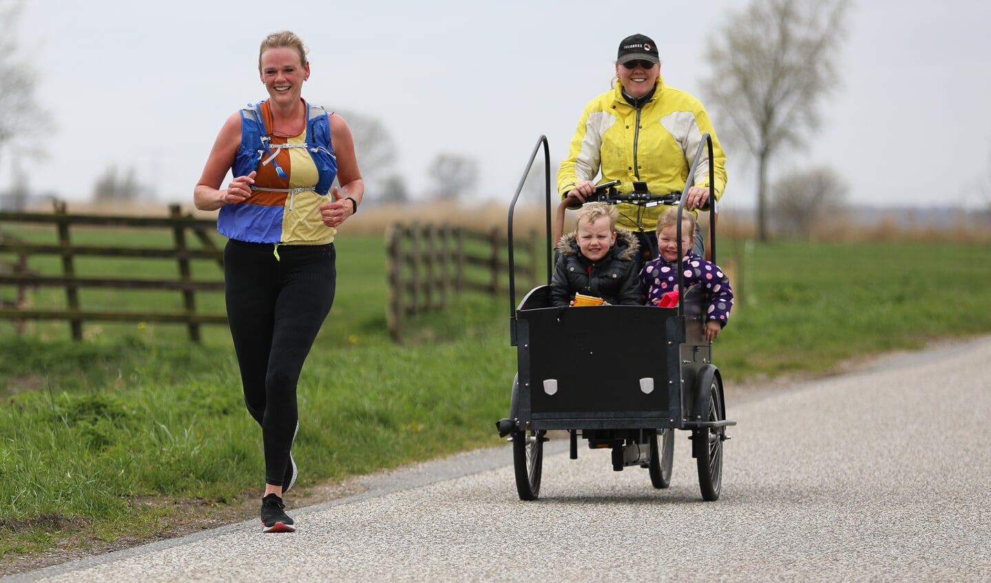 • Rianne Spoor bezig aan haar marathon.