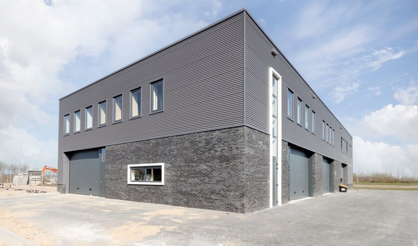 <p>• Het nieuwe bedrijfsverzamelgebouw op bedrijventerrein De Wetering.</p>
