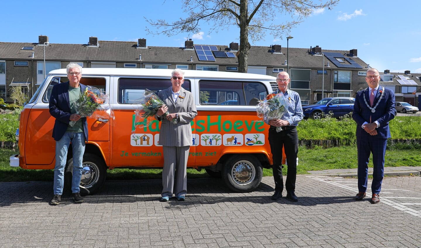 • Koninklijke onderscheiding voor de SV Vridos-bestuursleden Ben Klieverik, Koos Beentjes en Kees Timmerman.