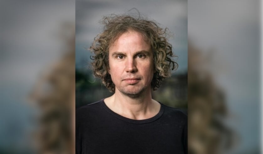 <p>Tsead Bruinja, dichter des Vaderlands 2019-2021, is één van de juryleden.</p>