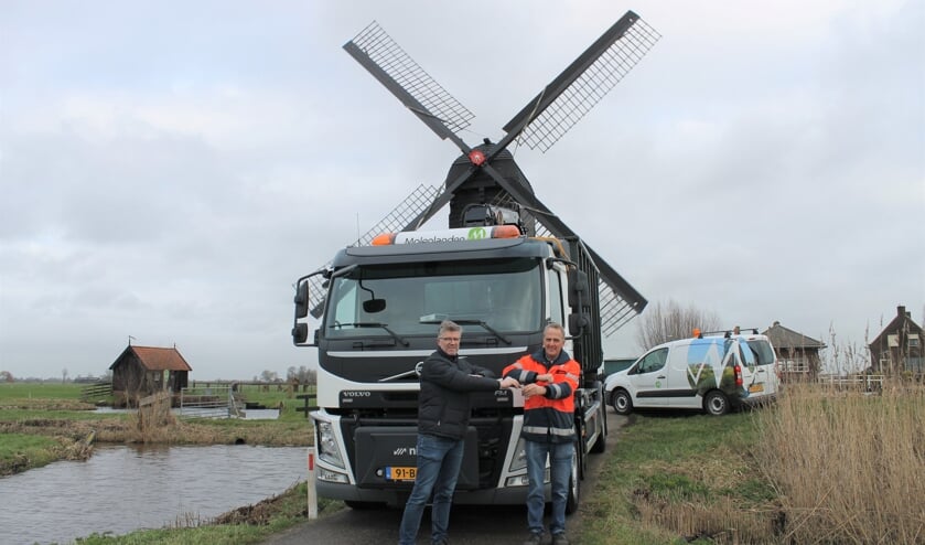 <p>• De overdracht van de sleutel voor de nieuwe vrachtwagen.</p>