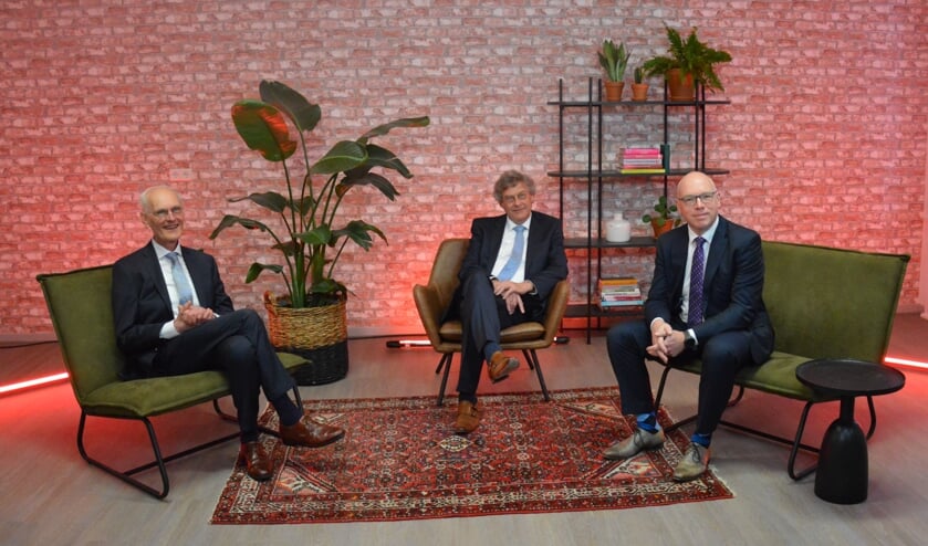 • Het nieuwe College van Bestuur van de gefuseerde school, bestaande uit Wim de Kloe, Richard Toes en Leendert van Wezel.