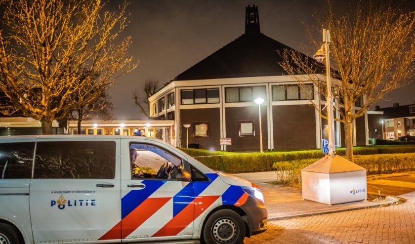<p>• Voor de Mieraskerk in Krimpen aan den IJssel is een mobiele camera-unit geplaatst. Tevens wordt er extra gesurveilleerd. Dit vanwege een driegbrief die woensdagochtend bij de kerk is bezorgd.</p>
