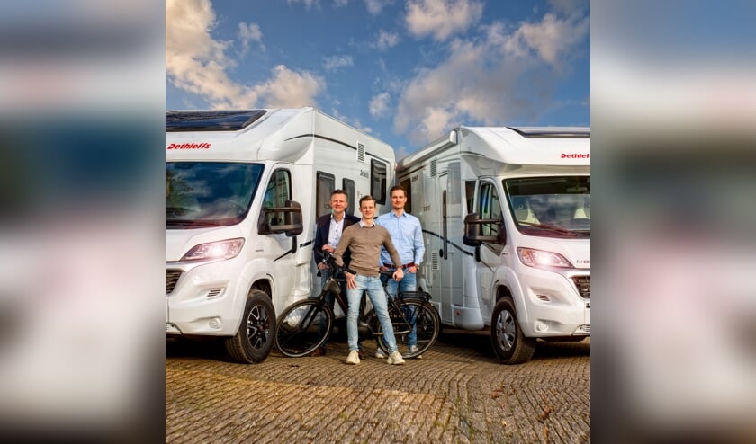 <p>Huib, Jordi en Mike Elshout zorgen ervoor dat iedereen onbezorgd op vakantie kan met de camper.</p>