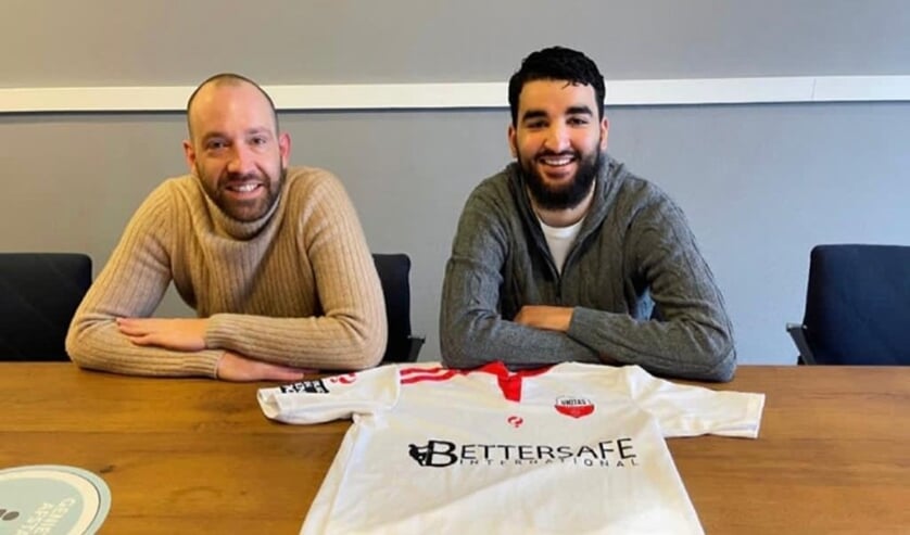 <p>• Othman Bouchaten (r) met TC-lid Joost Verberk.</p>