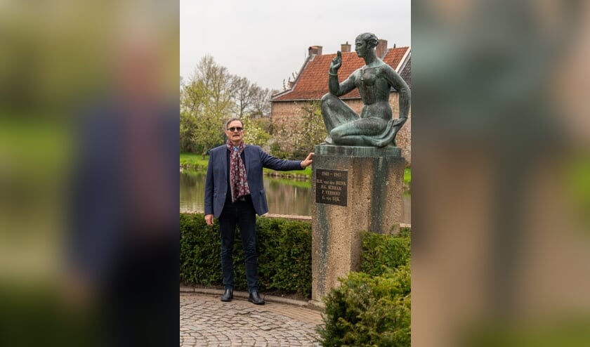 <p>• Ad Hogerdijk bij het oorlogsmonument aan de Buitenlandpoort.</p>