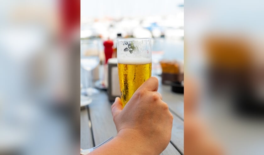 • Biertje drinken op het terras.