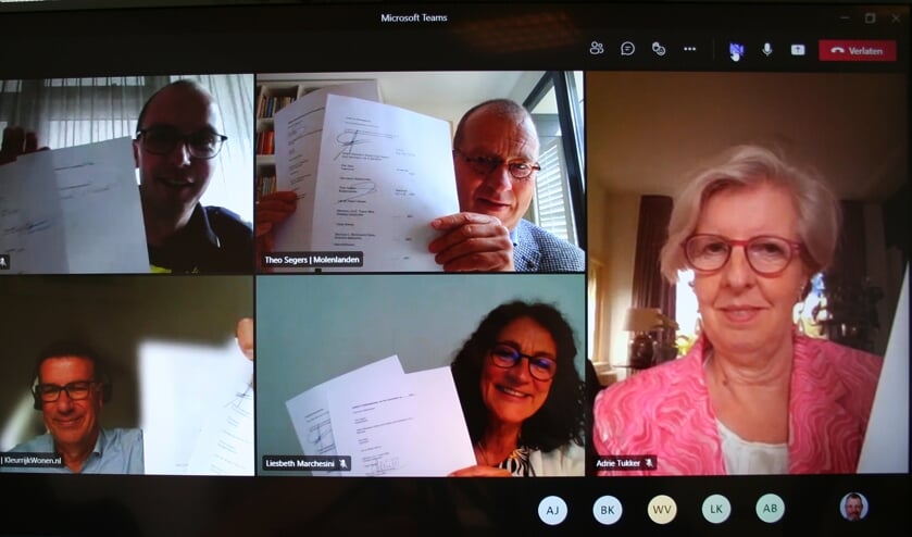 • Een schermafbeelding van de overeenkomst, die via Zoom getekend werd.