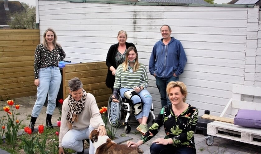 <p>Team 'Kom in beweging voor Nanette' v.l.n.r. Lisanne, Esmeralda, Hester, Nanette, Hans, en Karla. </p>