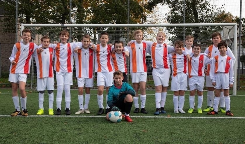 <p>• Het huidige combinatie-elftal JO13-2 van Alblasserdam en De Zwerver.</p>