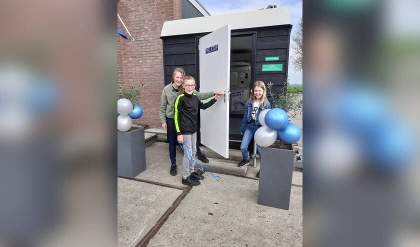 <p>Ellis, Siem en Willemijn openden symbolisch de keet, met daarin de melktap.</p>