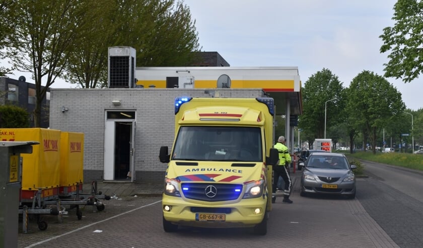 <p>• Bij het tankstation aan de Veerweg arriveerde een ambulance.</p>