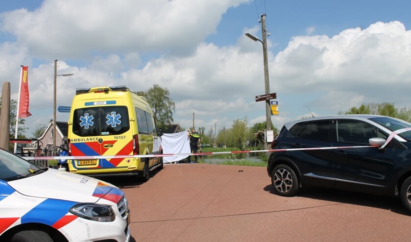 <p>• De politie zette de weg af.</p>