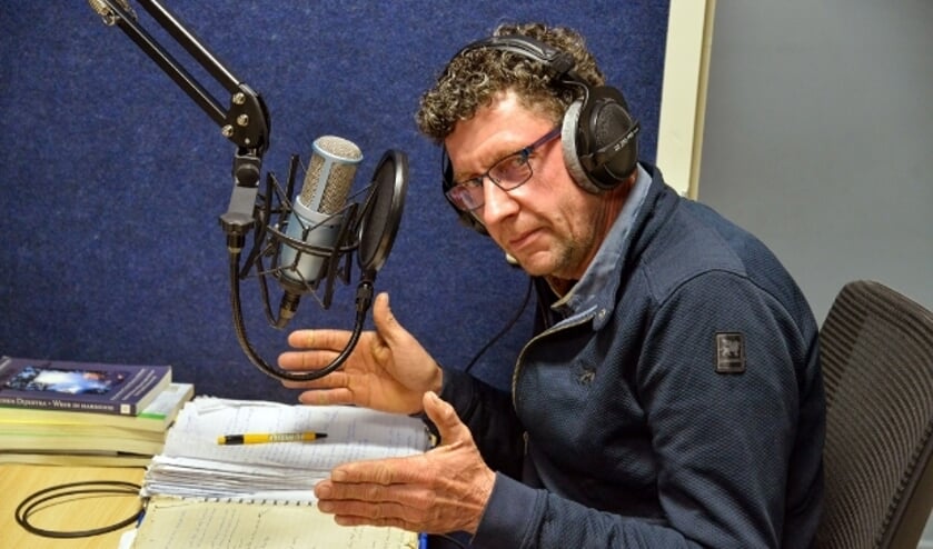 <p>Al 25 jaar verzorgt Ronald Vergeer op donderdagavond, het weerpraatje bij Radio Stad Montfoort. </p>