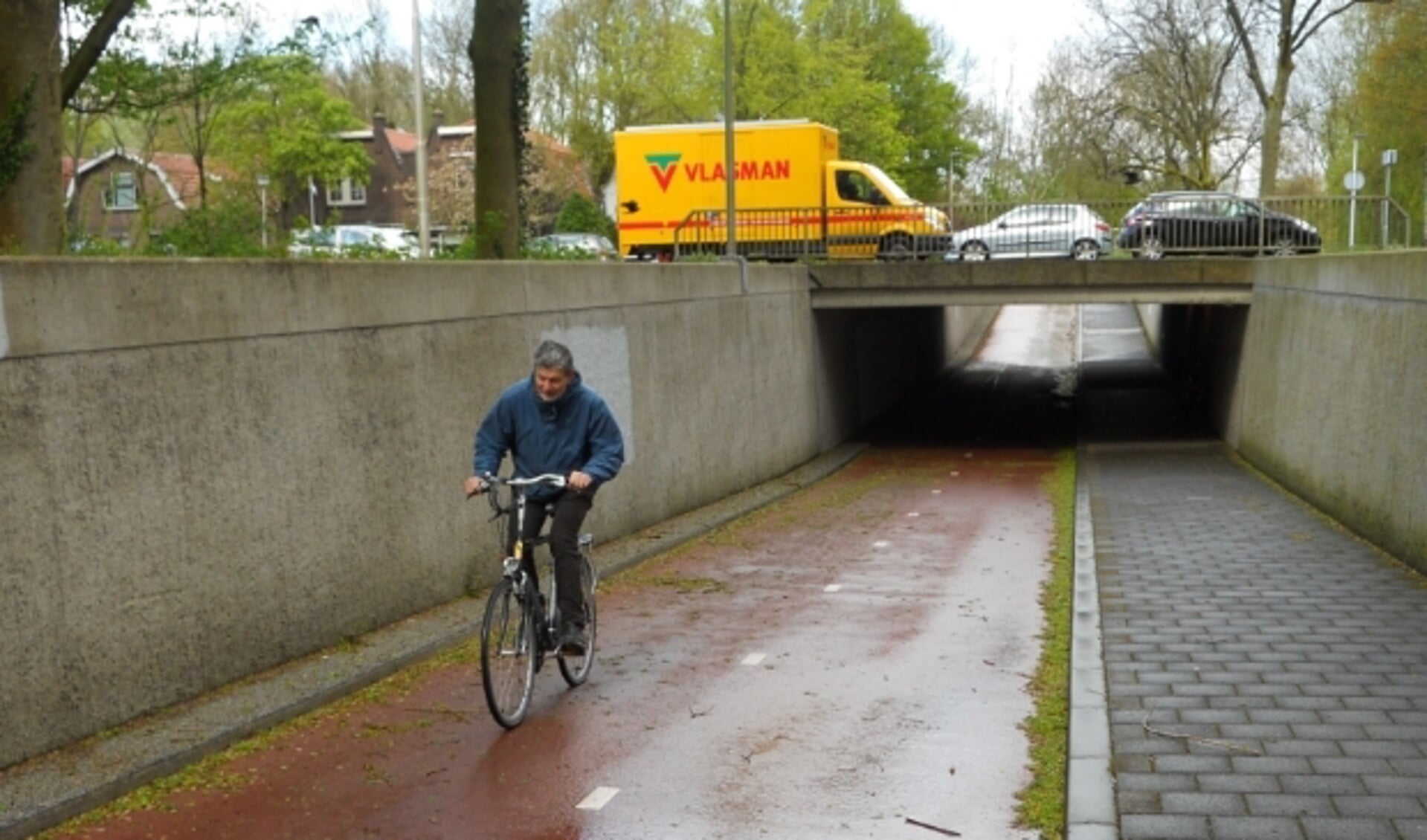 De tunnels onder de Capelseweg zijn een uitkomst voor fietsers tijdens de langdurige spitsperiodes!