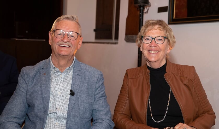 <p>• Johan den Hartog en zijn vrouw in de Burgerzaal.</p>