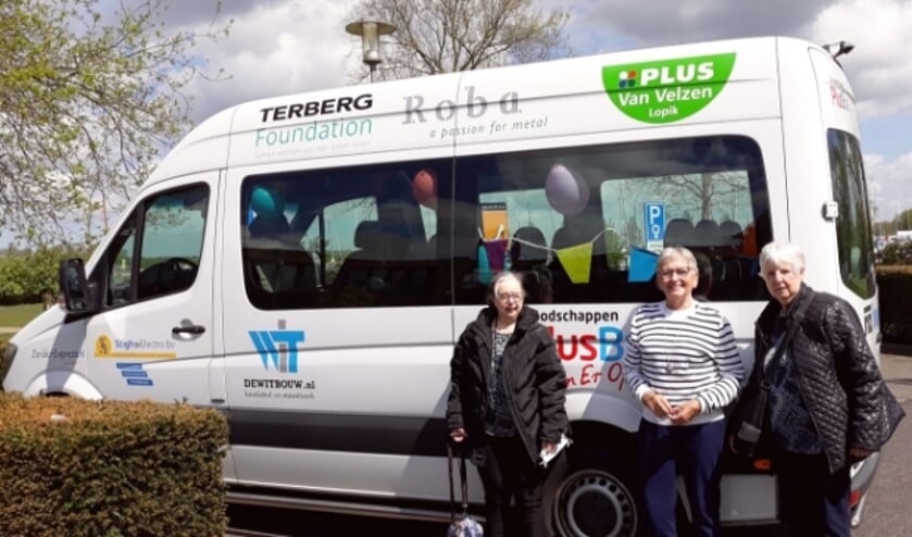 <p>Het eerste uitje met de ZenderExpress werd een feestje voor passagiers en vrijwilligers: na maanden bijna als vanouds een mooie autorit maken en lunchen aan het Veluwemeer. </p>