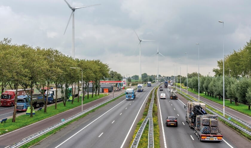 <p><em>Het ministerie doet onderzoek naar maatregelen </em><em>voor de langere termijn om de doorstroming en de verkeersveiligheid op de A15 tussen Papendrecht en Gorinchem te verbeteren.</em></p>