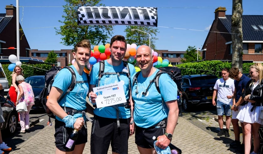 <p>Thomas, Sander en Frits van Loon (v.l.n.r.) bij de finish.</p>