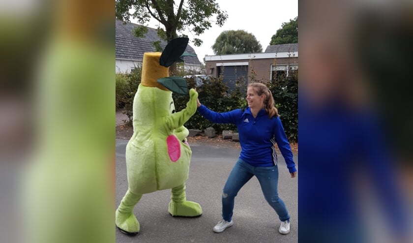 • De toffe peer moedigt iedereen aan te bewegen en gezond te blijven.