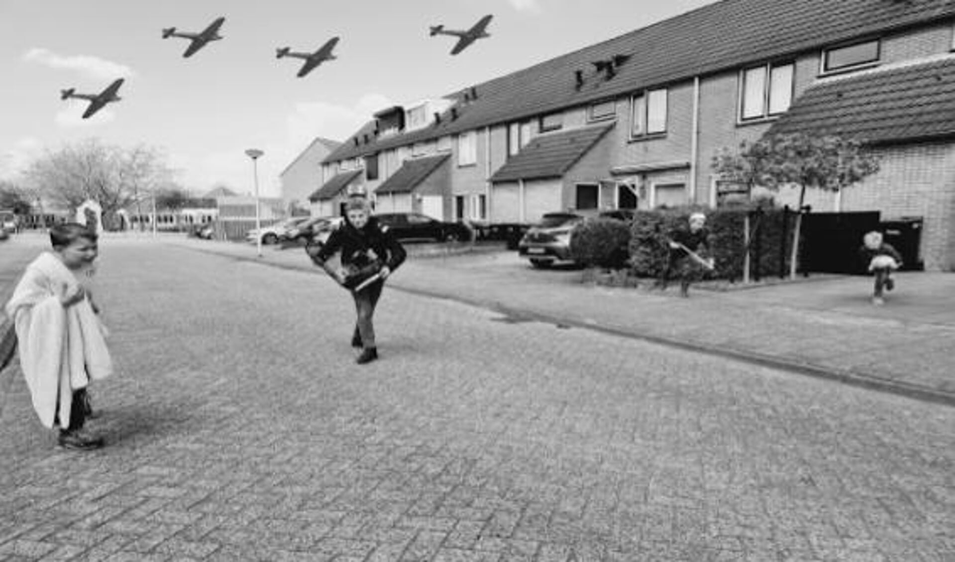 • Een foto van het bombardement op Rotterdam is nagemaakt door Jelle, Stijn en Tim, Tycho en Paul.