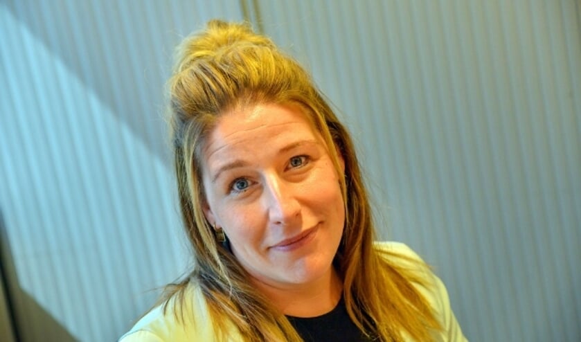 <p>Ilse Pijnacker is met collega Diede van der Zee een van de twee faalangsreductietrainers op het Minkema College. Foto: Paul van den Dungen</p>