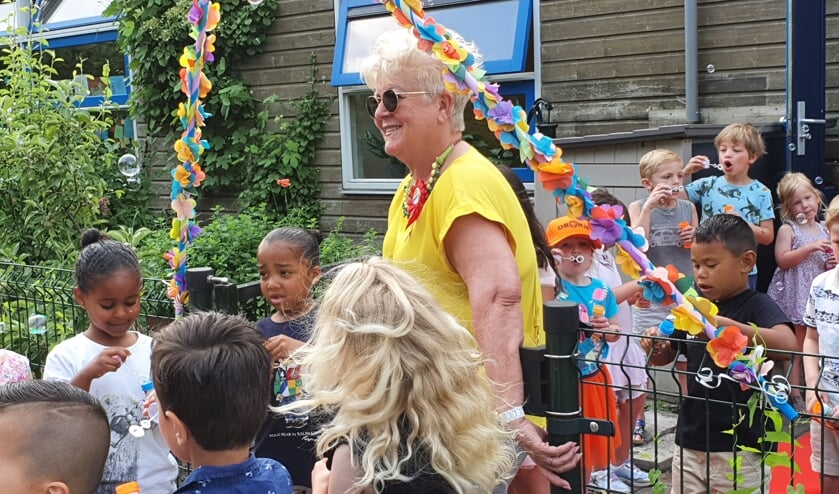 • Juf Deborah Sassen nam donderdag afscheid van openbare basisschool Kortland.