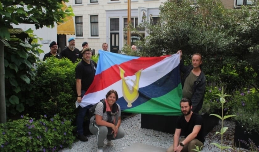<p>Voor het eerst konden de IJsselsteinse Veteranen op Nationale Veteranendag midden in de stad hun vlag hijsen.</p>