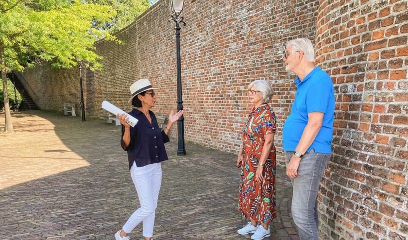<p>De open stadswandelingen onder begeleiding van een gids in Leerdam.</p>