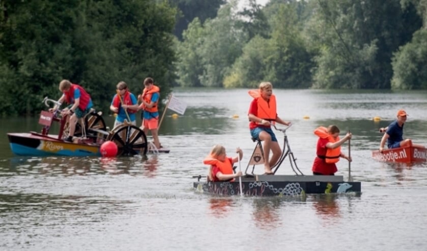 <p>Battle of the Boats - een te gekke samenwerking tussen jongeren en bedrijven inclusief een vaarwedstrijd met zelfgebouwde boten - is een van de initiatieven van HUB Rivierenland</p>