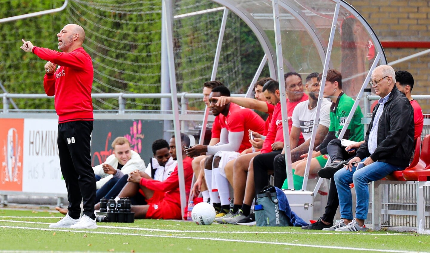 • Unitas-trainer Michel van Oostrum.