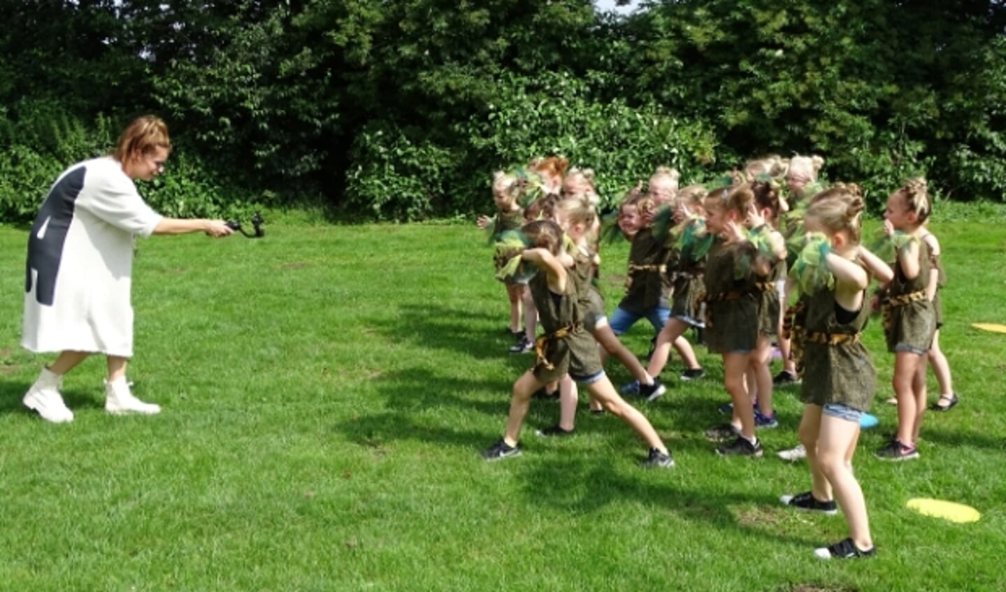 De kleuters van Kidsdance worden gefilmd door Maxime voor de prachtige dansfilm The Movie.