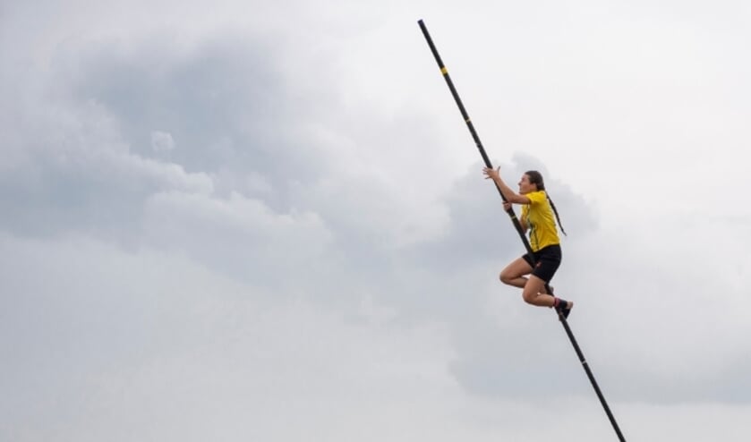 <p>Met een formidabele afstand van 15,92 meter neemt Demi Groothedde meteen de leiding over in het klassement. </p>