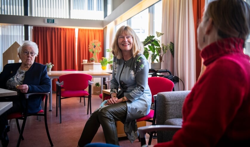<p>• Wethouder Corine Verver op bezoek bij een koffie inloopmoment van De Spil.</p>