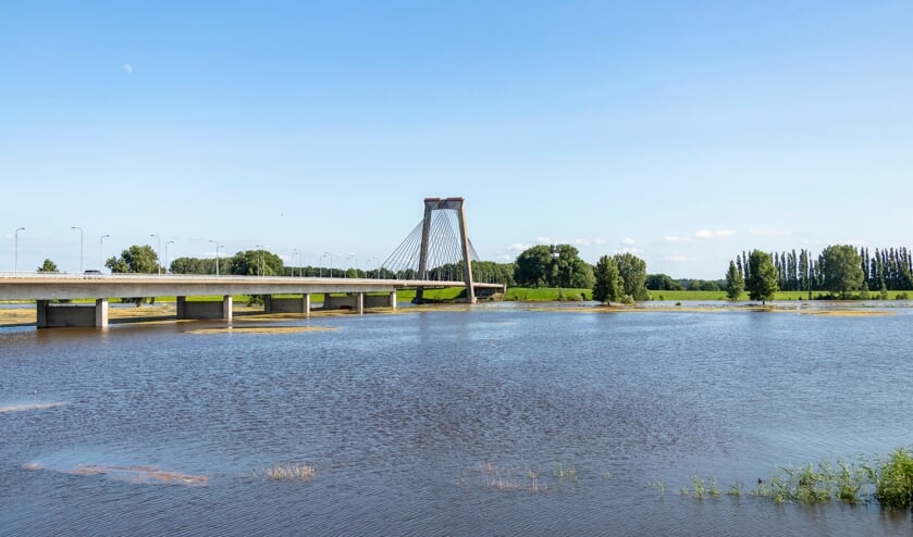 <p>Hoog water in de Maas</p>