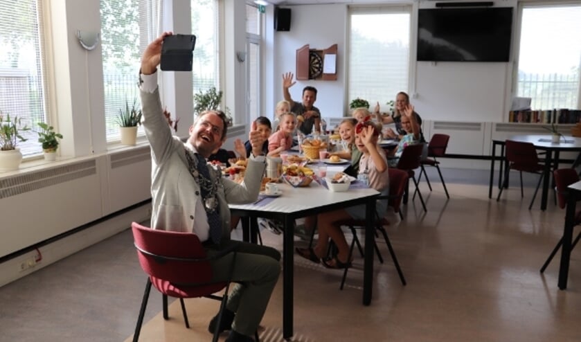 <p>Vrijdag was het eindelijk zo ver voor de groepen 4, 5 en 6 van de Samuëlschool. De kinderen hadden ook tal van vragen voor de burgemeester voorbereid.</p>