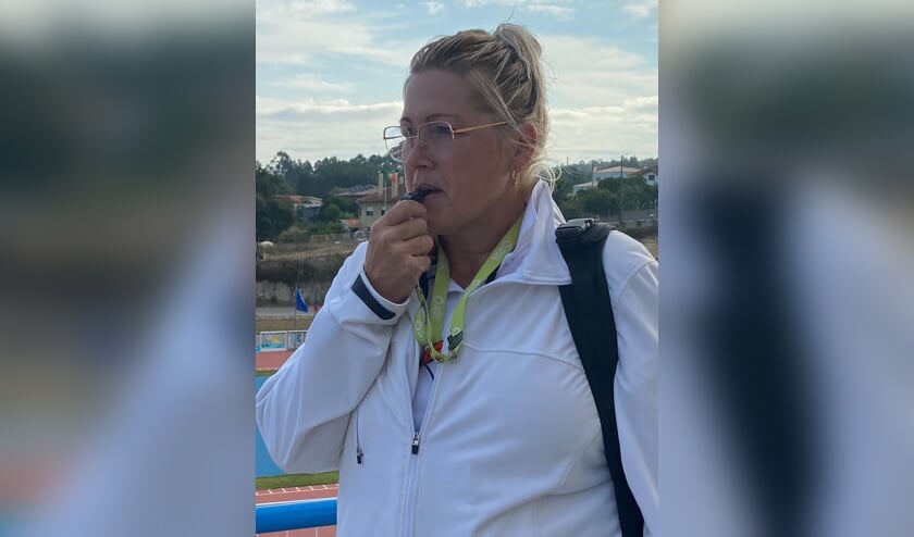 • Anouschka van der Hoek als arbiter op het EK.